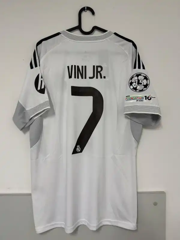 Real Madrid 2025/26 domaci dres VINI JR. #7 - veličina M - dostupno na stanju