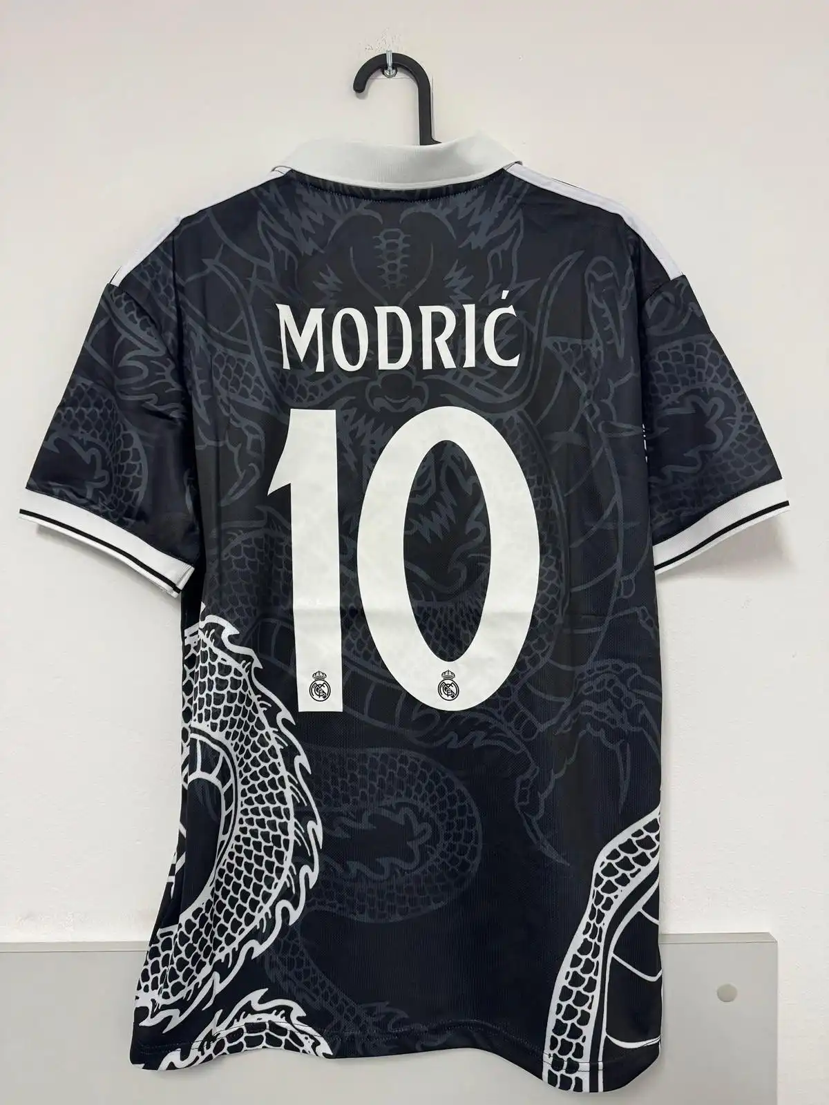 Real Madrid 2025 specijalni dres MODRIC #10 - veličina S - dostupno na stanju